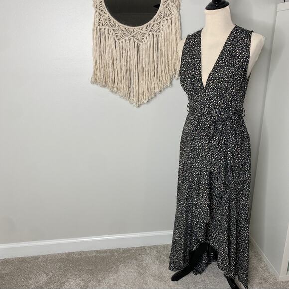 Lulus Fashion Find Black Ditsy Floral Print Ruffled Faux Wrap Midi Dress Medium - Picture 3 of 12